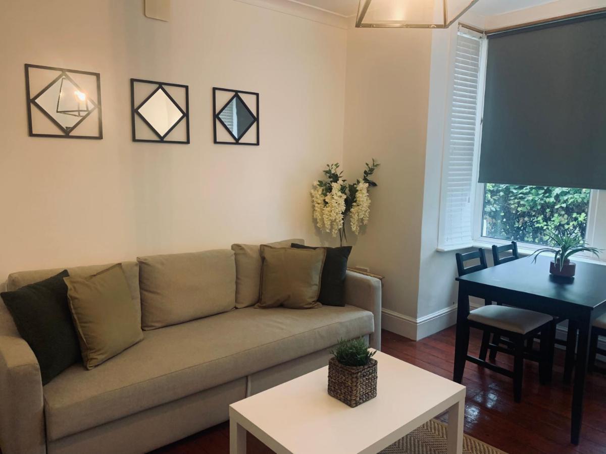 Unique 2 Bedroom Apartment In London/ Excel / Olympic City Close To Central Line Tube Station With Gated Parking Space ภายนอก รูปภาพ