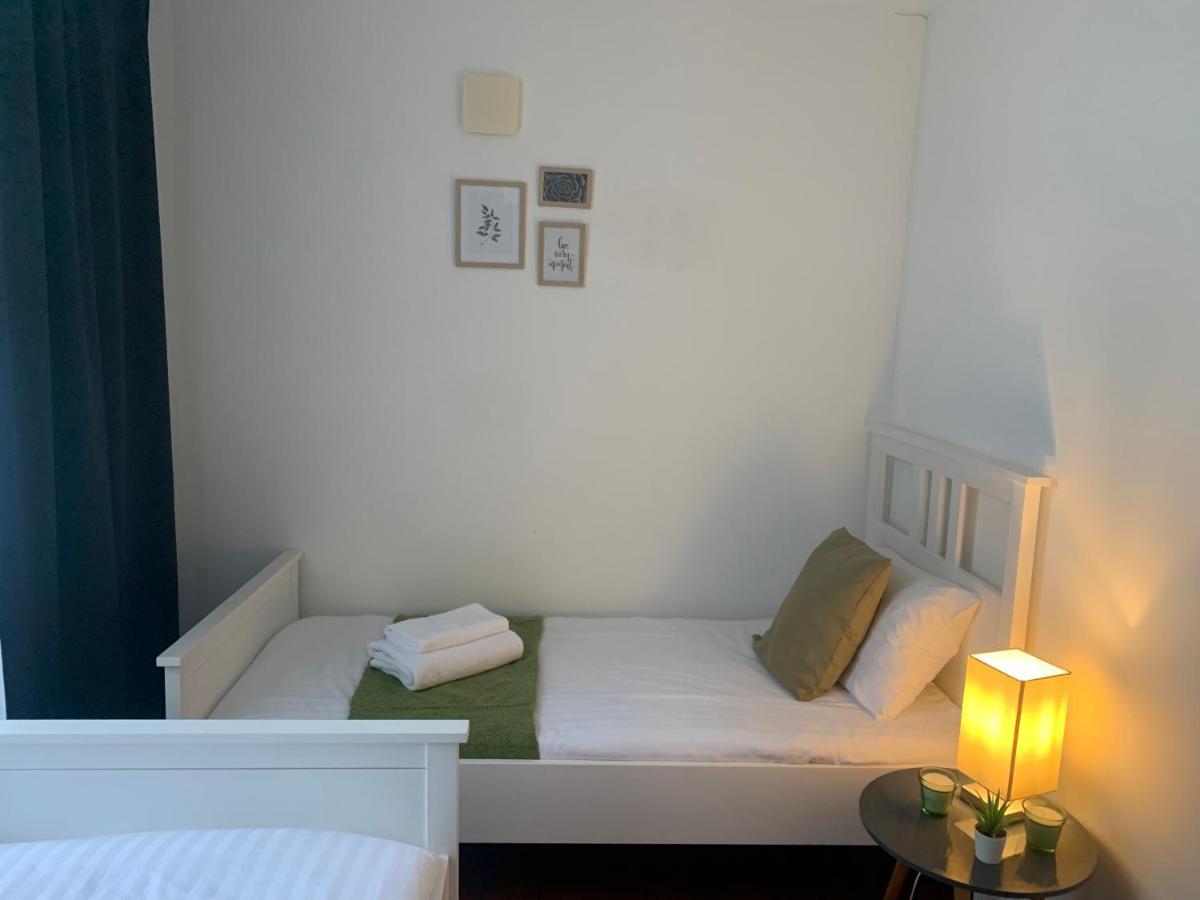 Unique 2 Bedroom Apartment In London/ Excel / Olympic City Close To Central Line Tube Station With Gated Parking Space ภายนอก รูปภาพ