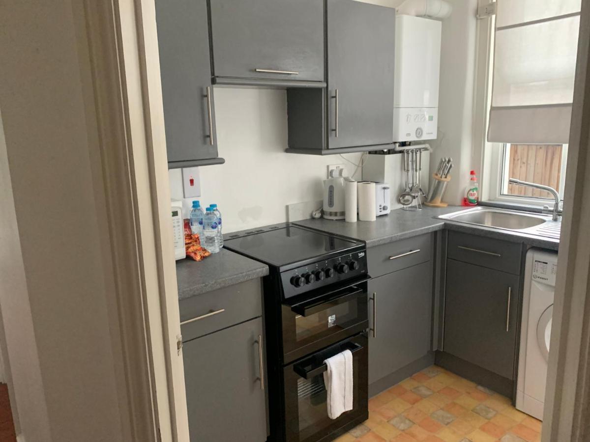 Unique 2 Bedroom Apartment In London/ Excel / Olympic City Close To Central Line Tube Station With Gated Parking Space ภายนอก รูปภาพ