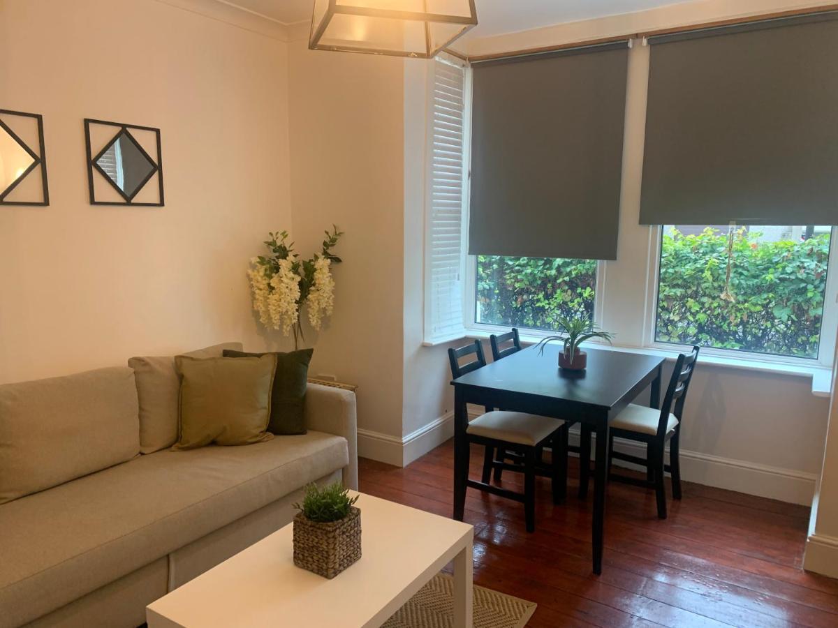 Unique 2 Bedroom Apartment In London/ Excel / Olympic City Close To Central Line Tube Station With Gated Parking Space ภายนอก รูปภาพ